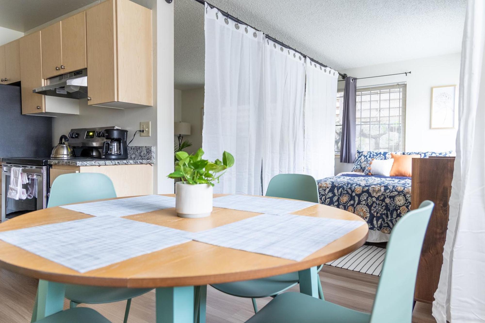 סיאטל King Bed + Studio! Free Parking, Patio, Wfh Space! מראה חיצוני תמונה